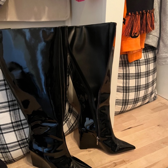 Schultz Brand New patent Leather boots - Picture 3 of 4